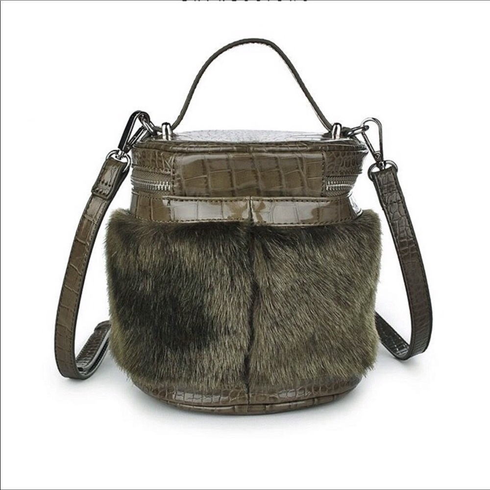 URBAN Expressions Olive Fonda vegan bucket… - Picture 2 of 7